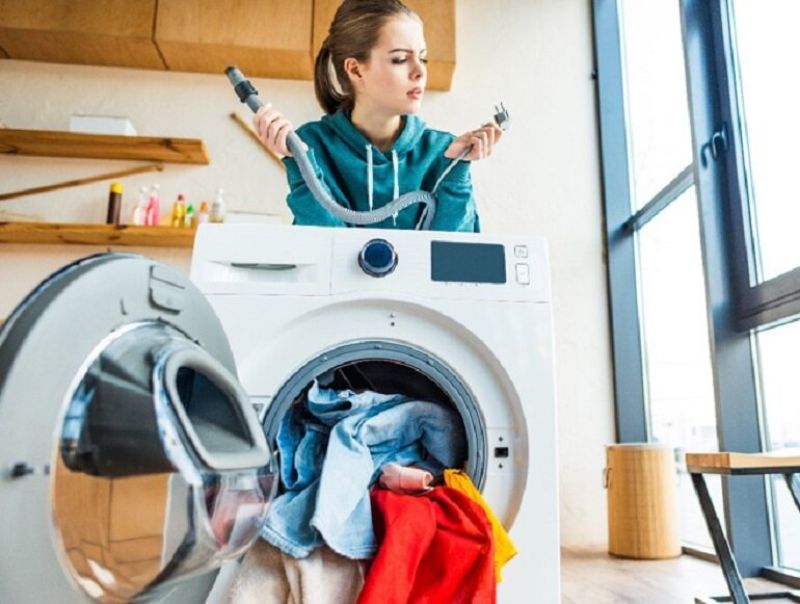 Luôn chú ý đến hoạt động của máy giặt để xử lý kịp thời