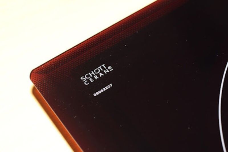 Kiểm tra mặt kính bếp